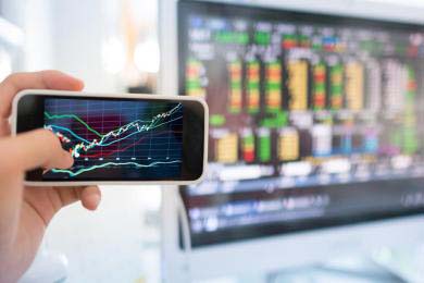 银行AI算力投入与竞争力呈显著正相关，大行、中小银行均加大投入